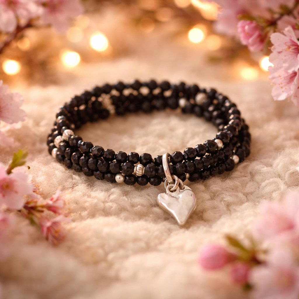 Armband aus echtem Lavastein mit Herzanhänger