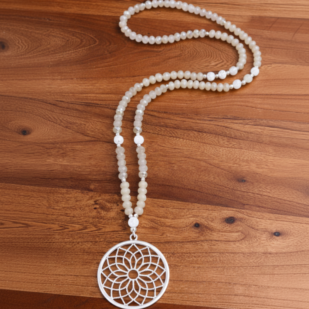 Kette mit Traumfänger aus Howalith und Glas