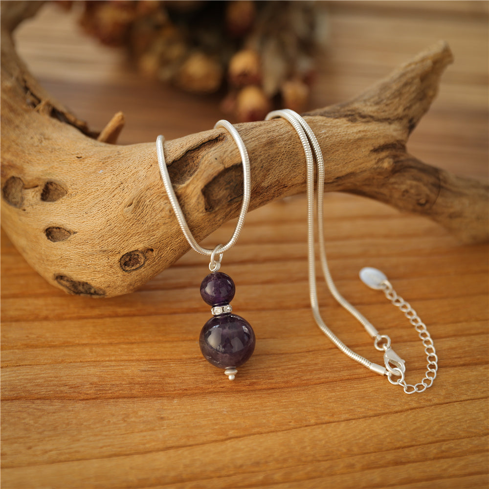 Halskette mit Anhänger aus Amethyst