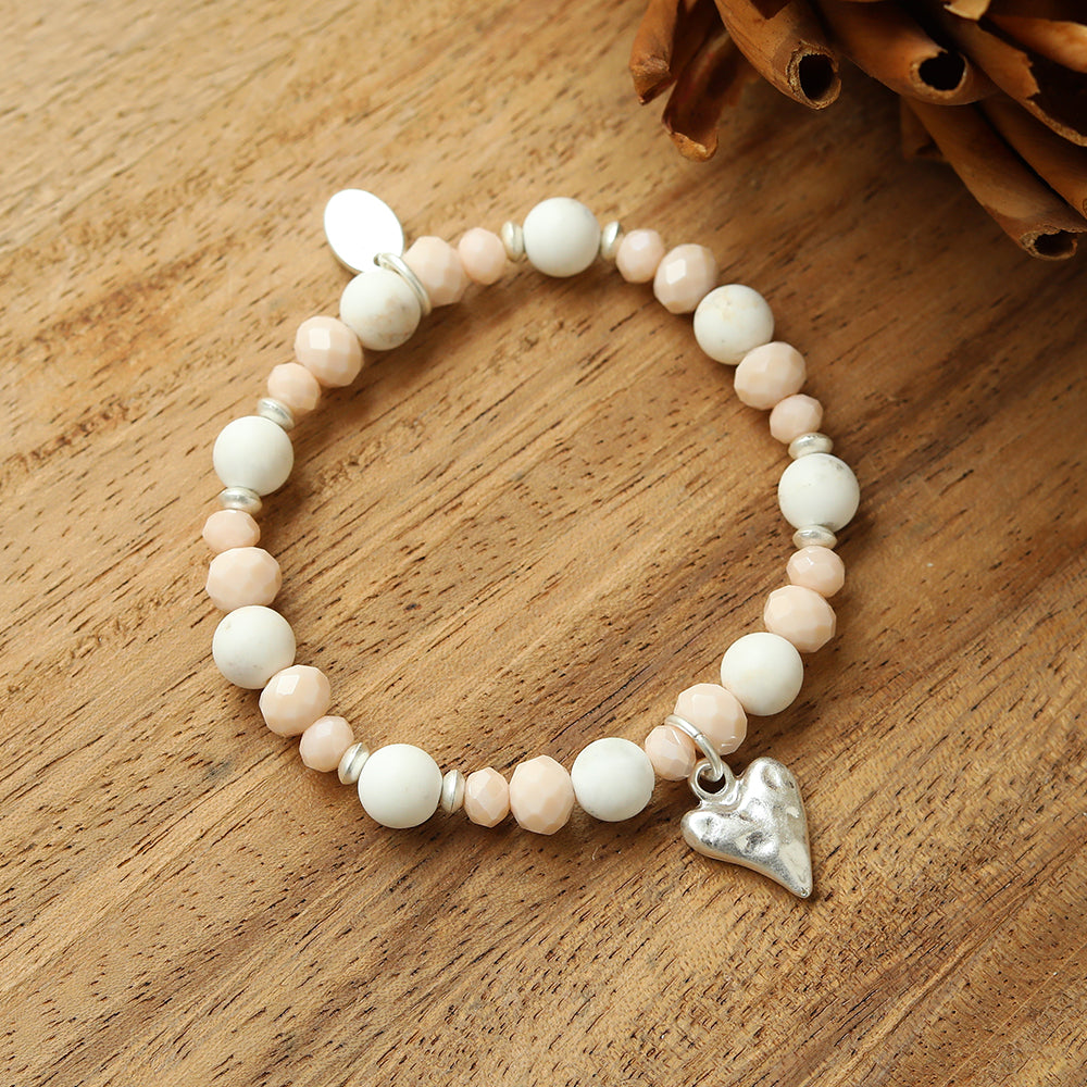 Armband mit echtem Howlith und Herzanhänger Andreani – Handgemachter Schmuck