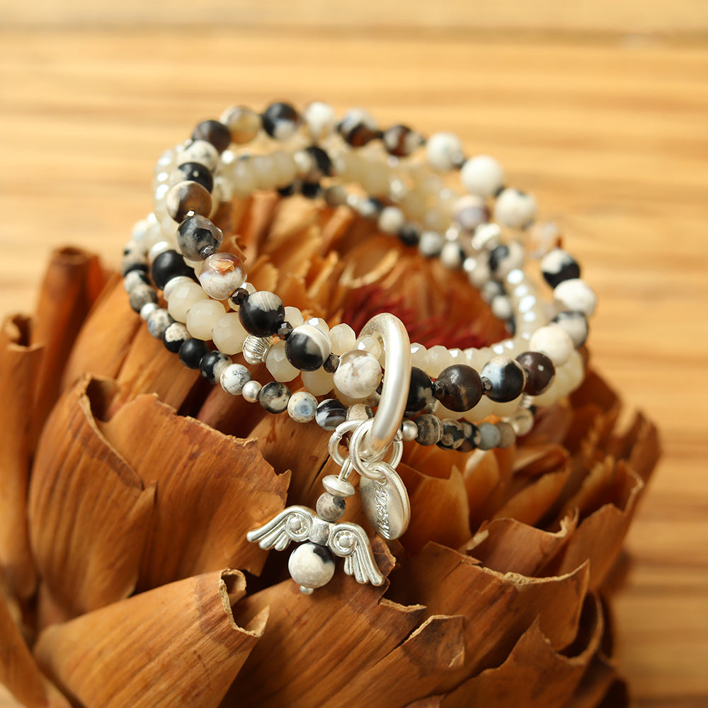 Armband mit echtem grauem Achat und Engelanhänger Andreani – Handgemachter Schmuck