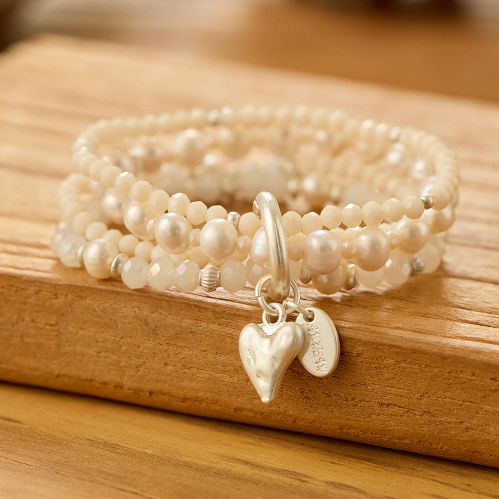 Armband aus echten Süsswasserperlen mit Herzanhänger