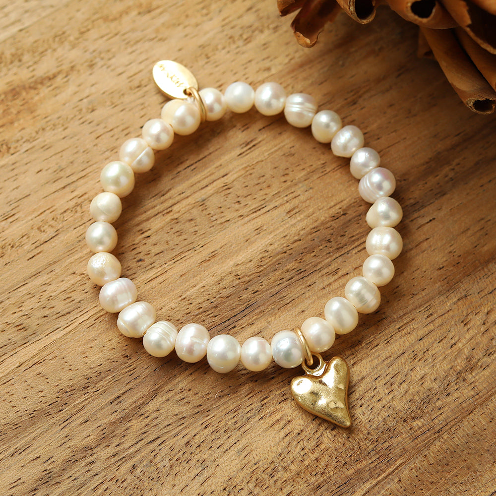 Armband aus echten Süsswasserperlen mit Herzanhänger