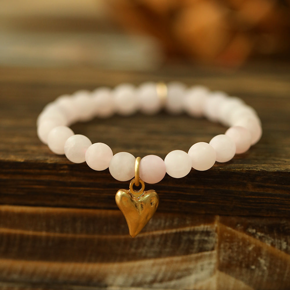 Armband aus echtem Rosenquarz mit Herzanhänger