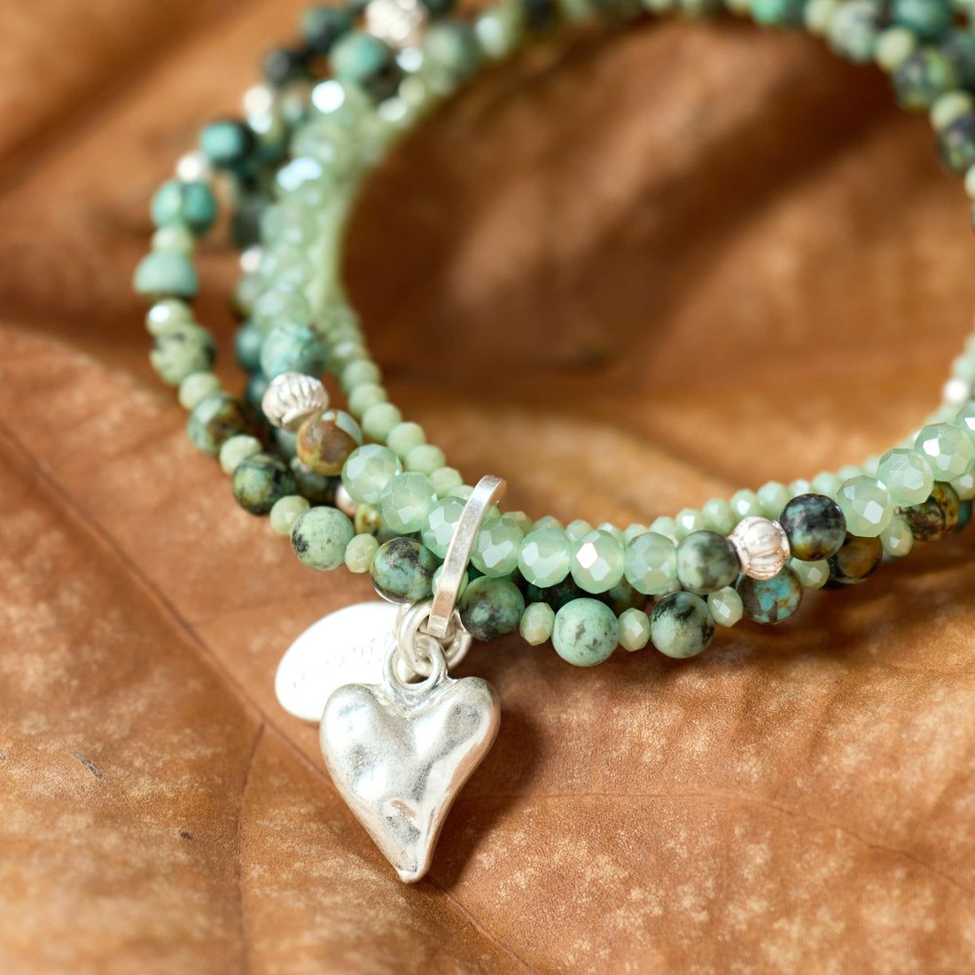 Armband aus echtem afrikanischem Türkis mit Herzanhänger