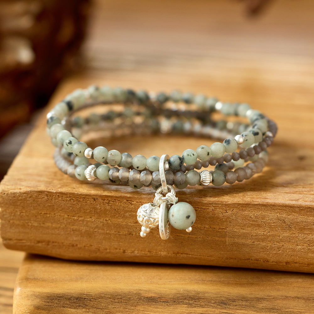 Armband aus echtem Kiwi Jaspis mit Anhängern