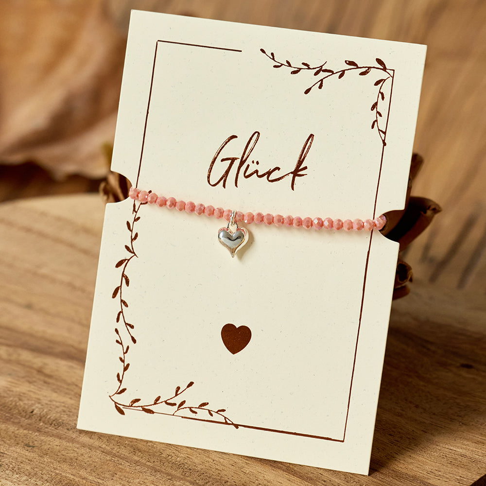 Karte mit Glasarmband und Herzanhänger