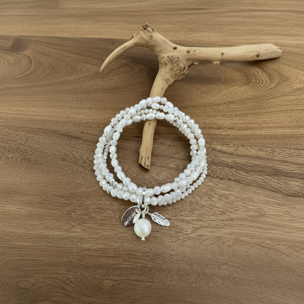 Armbänder aus Süsswasserperlen mit Blattanhänger