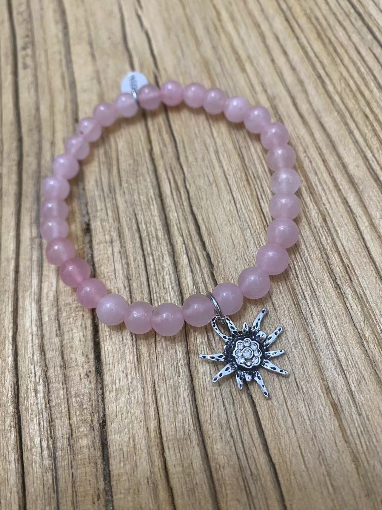 Armband aus Rosenquarz mit Edelweissanhänger