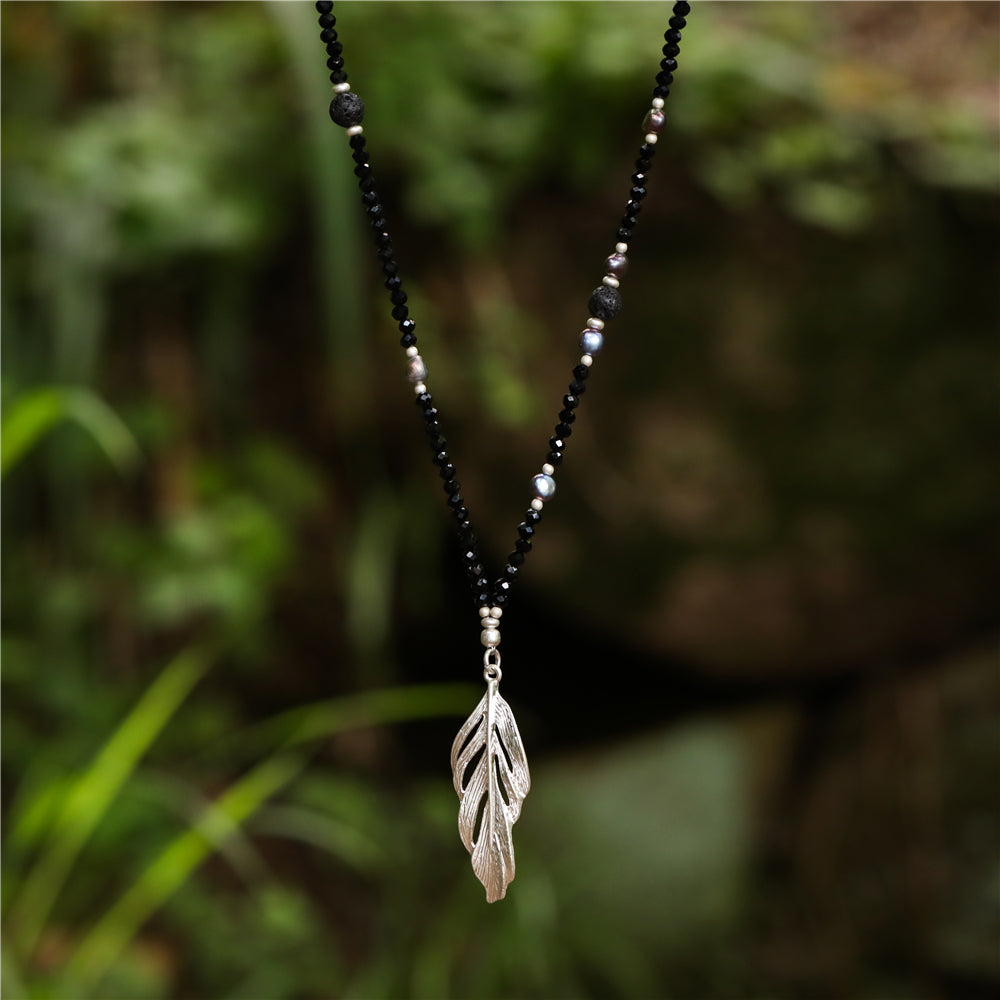 Halskette aus Süsswasserperlen mit echten Lavasteinen Andreani – Handgemachter Schmuck