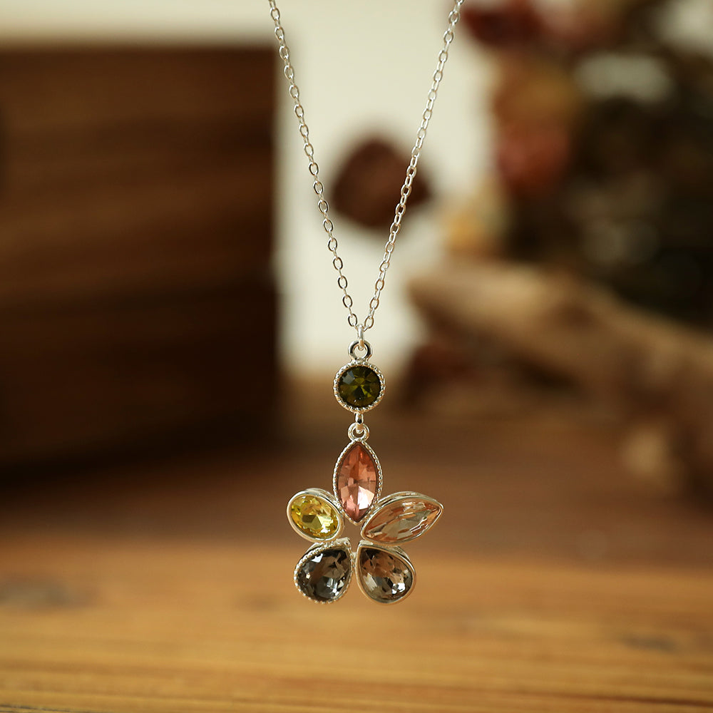 Halskette mit Anhänger aus Edelsteinen Andreani – Handgemachter Schmuck
