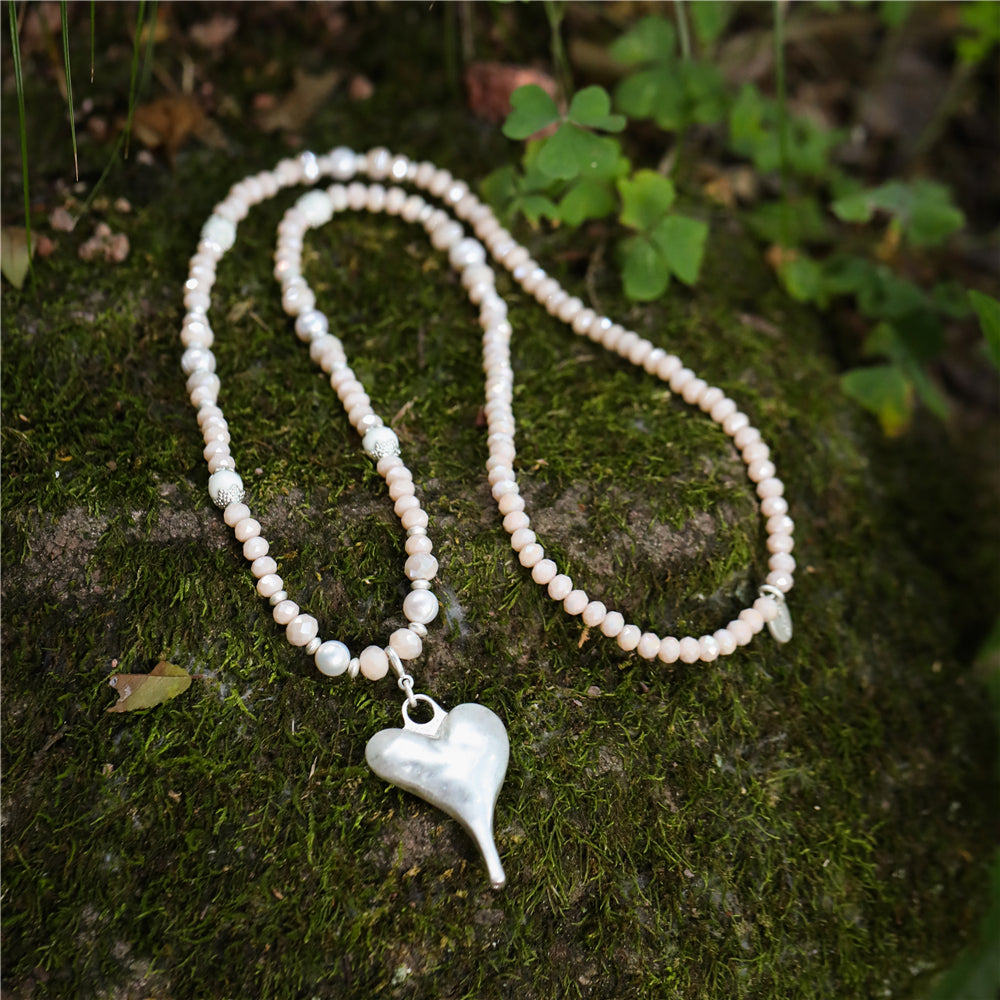Halskette mit echten Süsswasserperlen und Herzanhänger Andreani – Handgemachter Schmuck