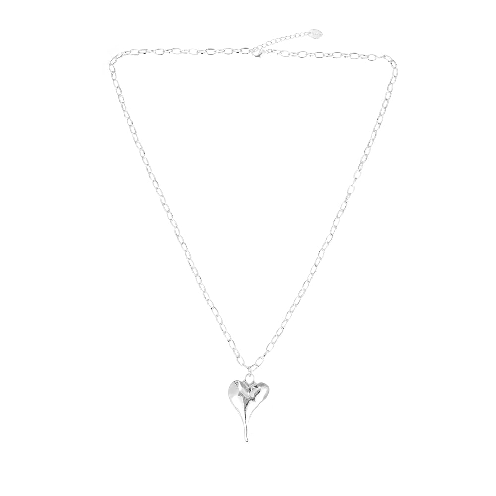 Halskette aus silberfarbig rhodiniertem Metall mit Herzanhänger