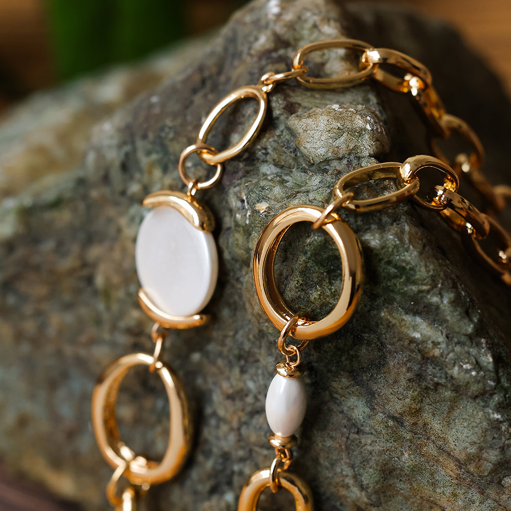 Halskette aus goldfarbig rhodiniertem Metall