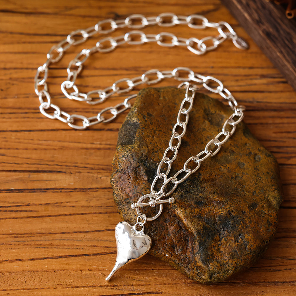 Halskette aus silberfarbig rhodiniertem Metall mit Herzanhänger (Lang)