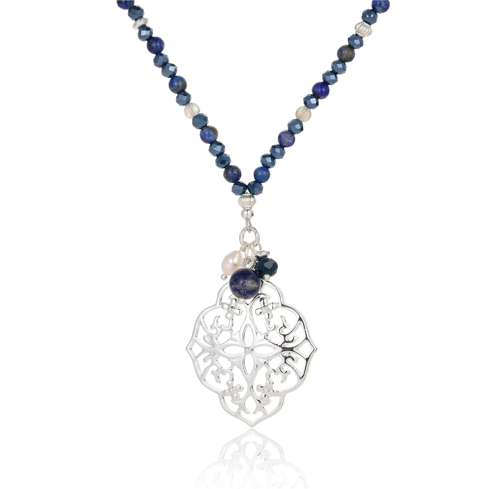 Kette mit Ornamentanhänger aus Lapislazuli