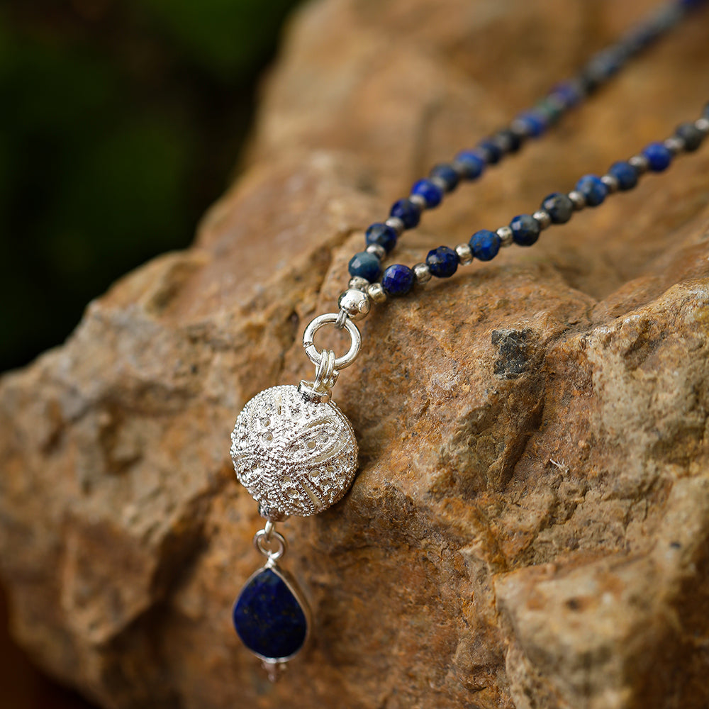 Kette mit Kugelanhänger aus Sodalith in Silber