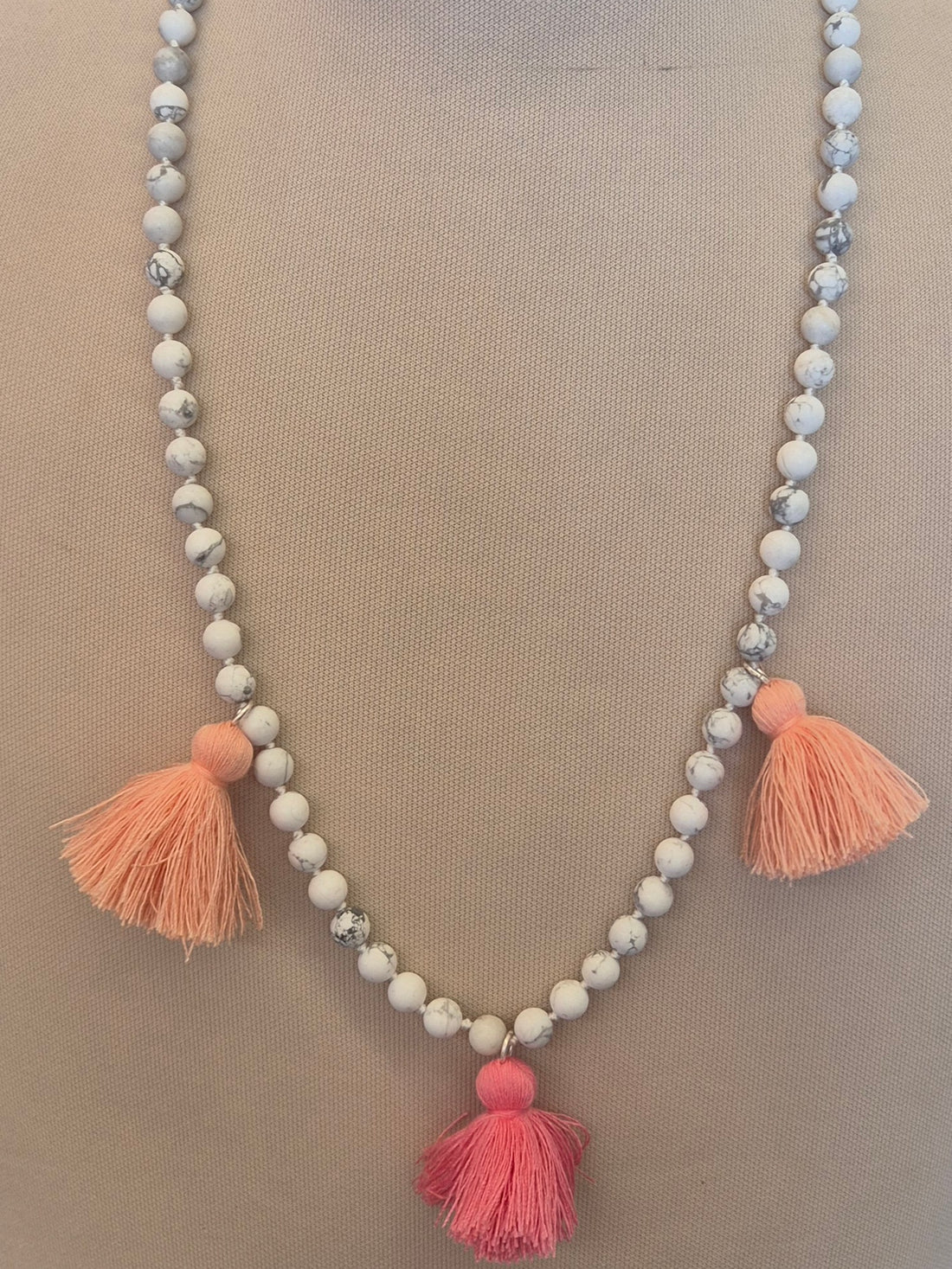 Ibiza Halskette aus Howlith in Pink