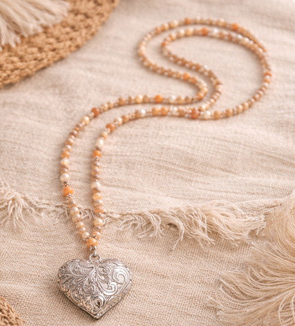 Kette mit grossem Herzanhänger aus rotem Achat und Glas