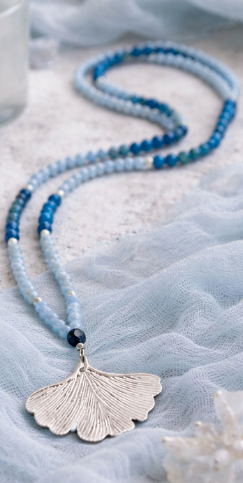 Kette mit Blattanhänger aus blauem Aventurin und Glas