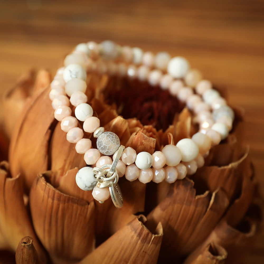 Armband mit echtem Howlith Andreani – Handgemachter Schmuck