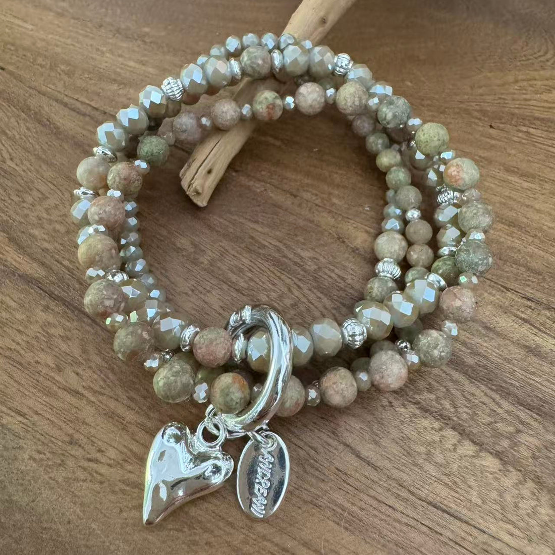 Armband mit Herzanhänger aus Lemon Jaspis