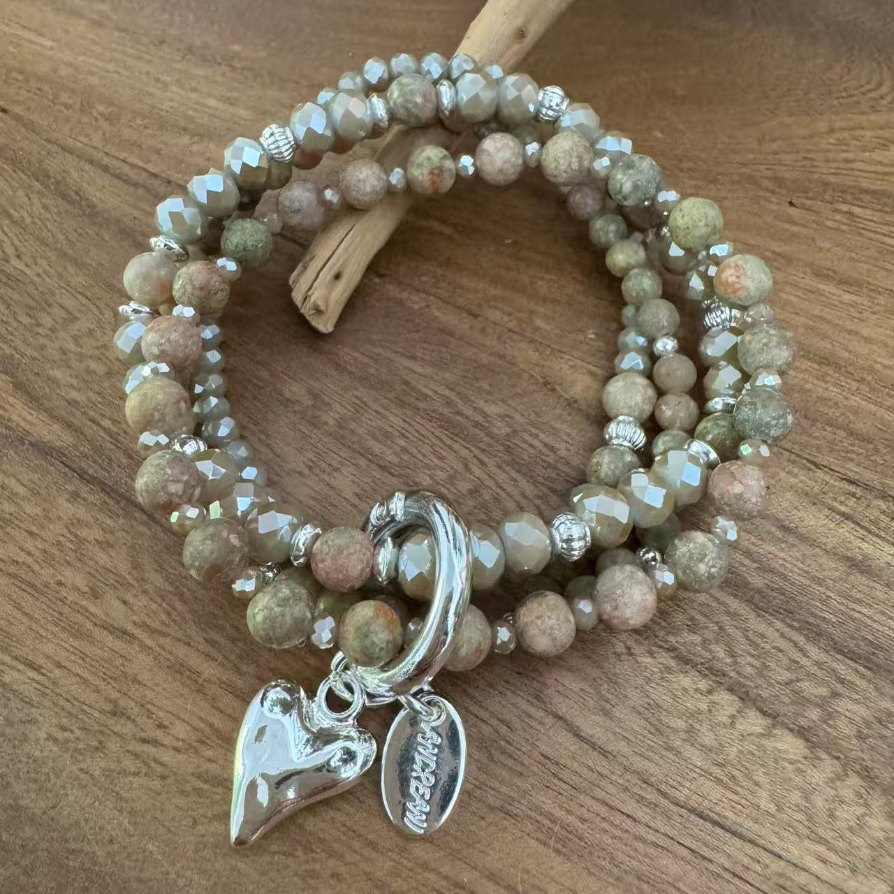 Armband mit Herzanhänger aus Lemon Jaspis