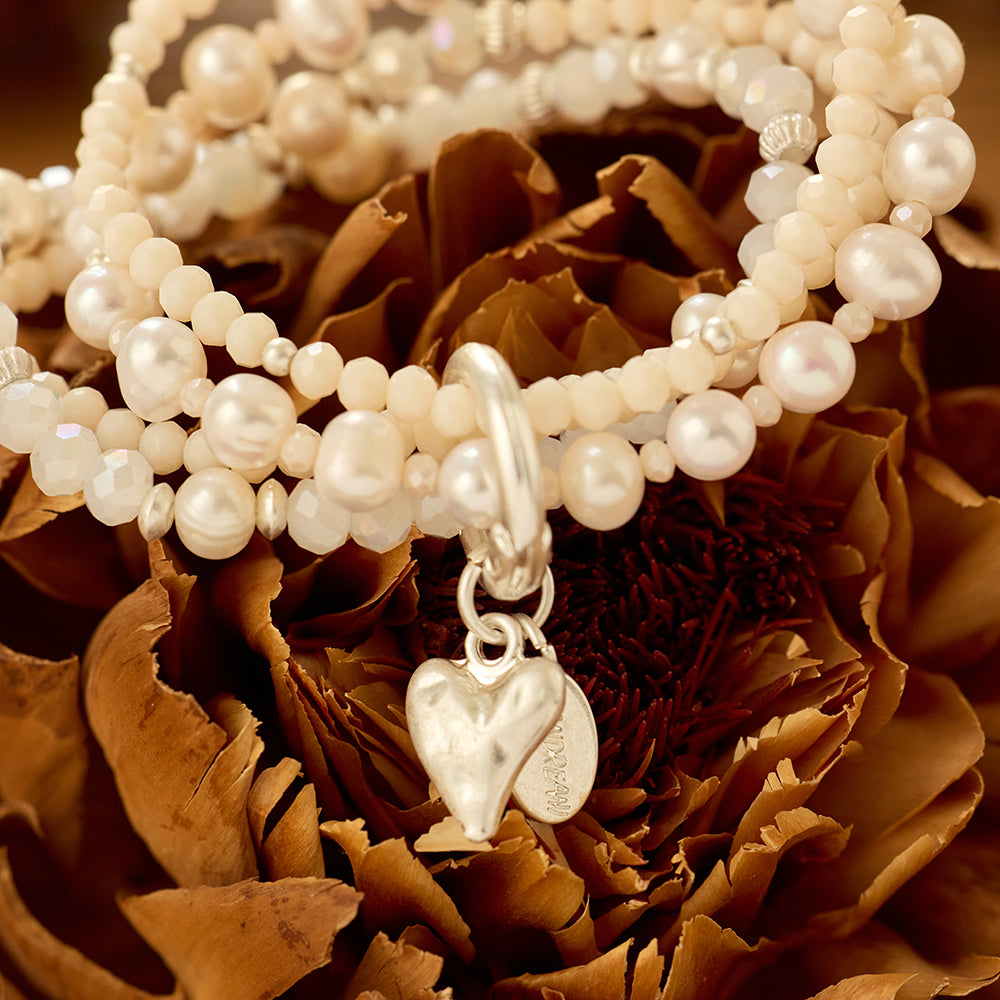 Armband aus echten Süsswasserperlen mit Herzanhänger