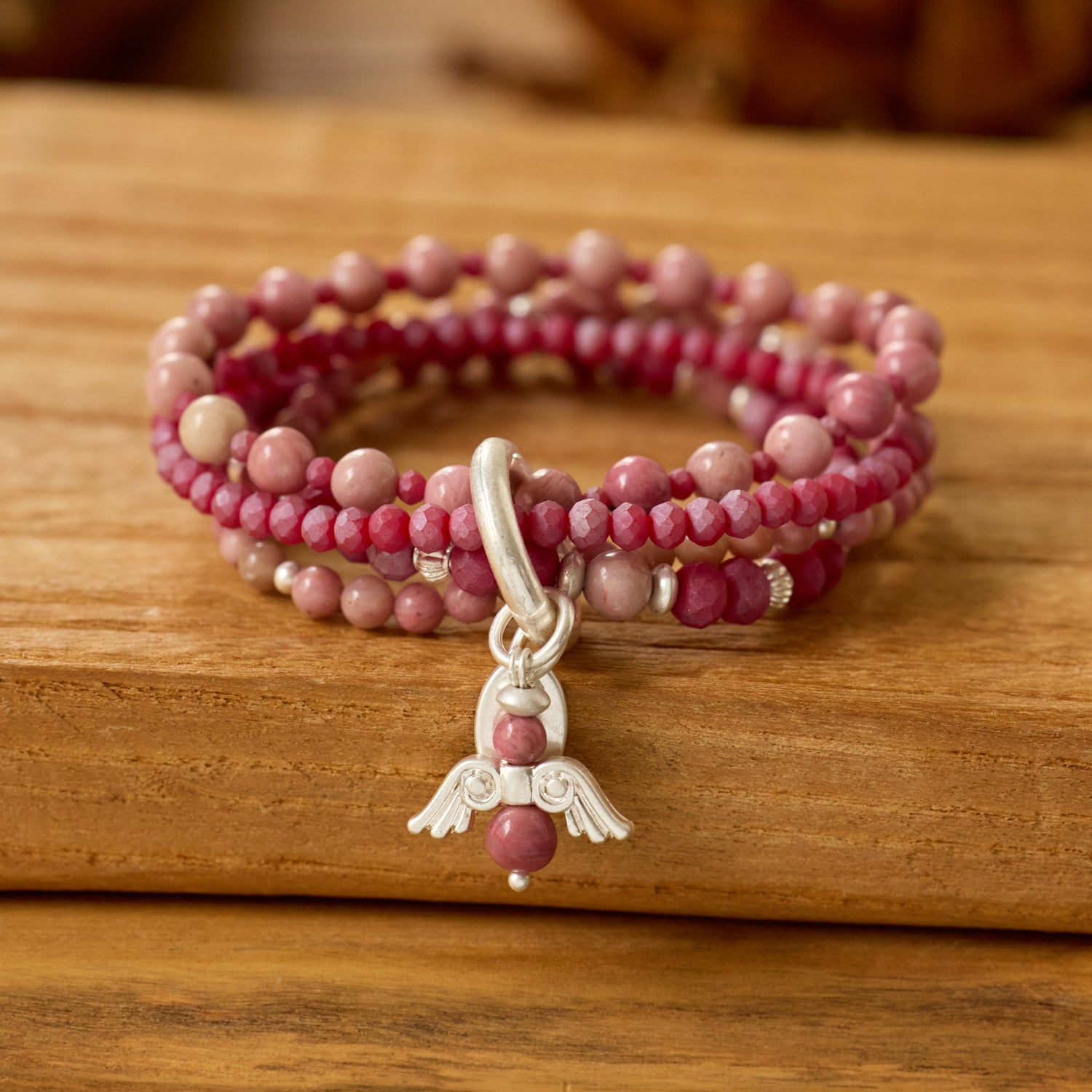 Armband aus Rhodonit mit Engelanhänger
