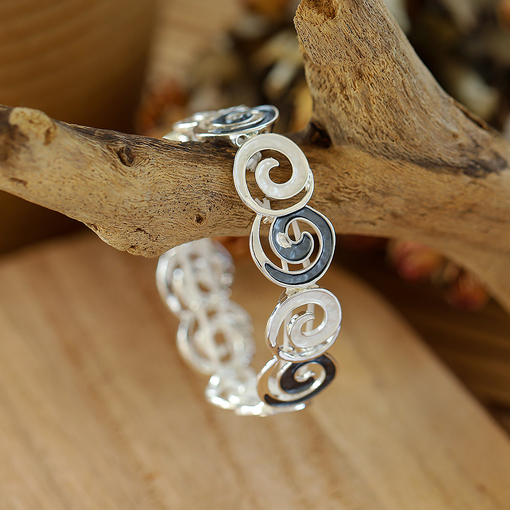 Geschenkset mit Schmuck aus rhodiniertem Metall, Schal &amp; Herzkiste