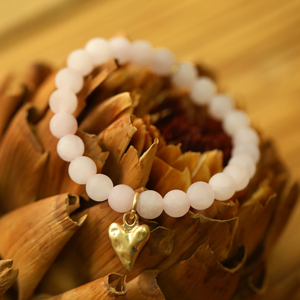 Armband aus echtem Rosenquarz mit Herzanhänger