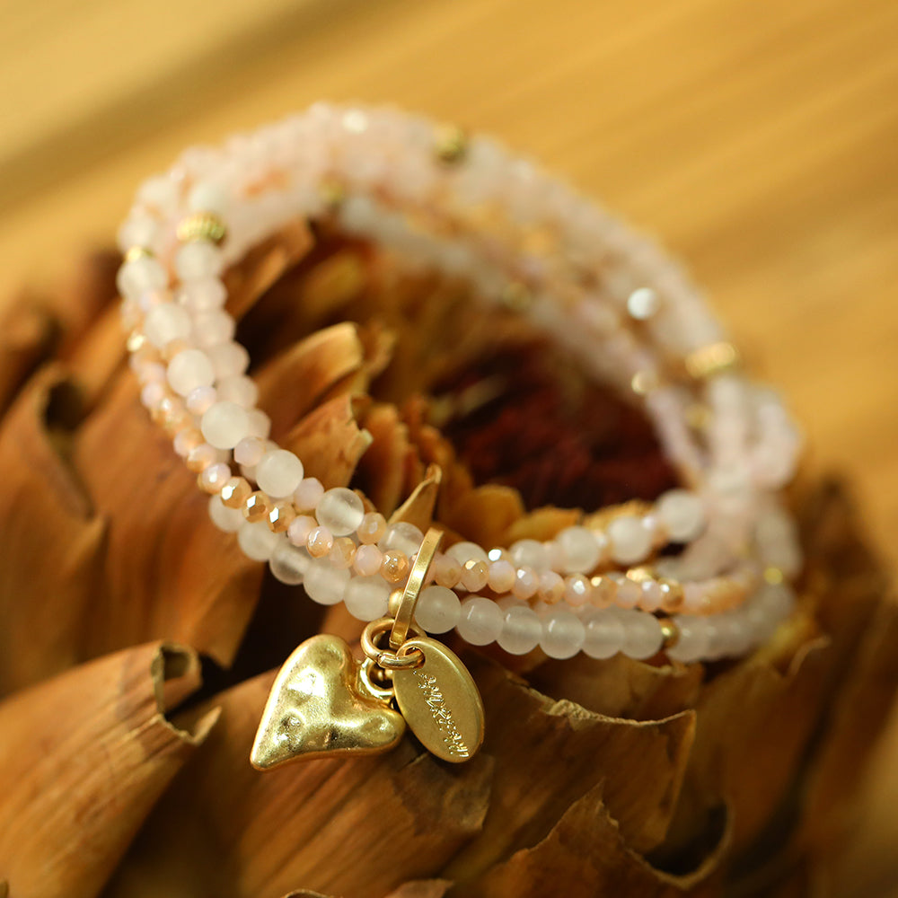 Armband aus echtem Rosenquarz mit Herzanhänger