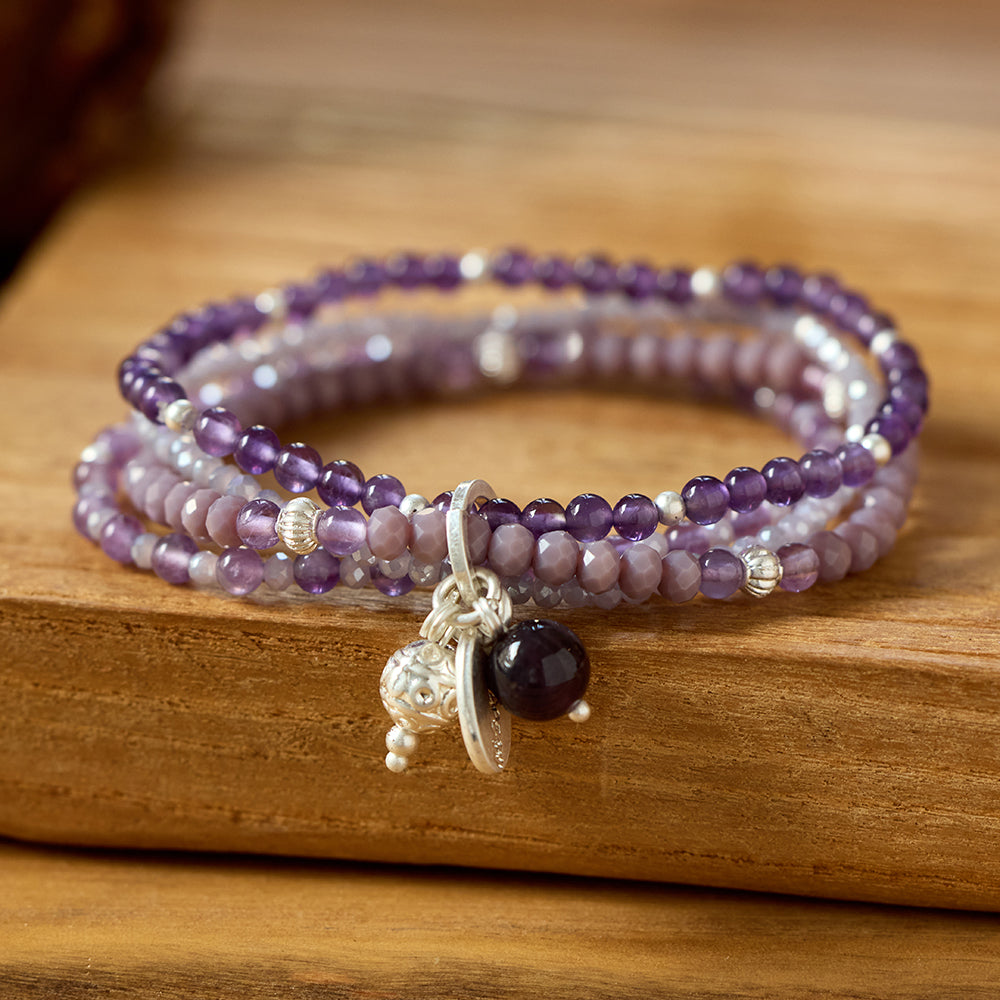 Armband aus Amethyst mit Kugelanhänger