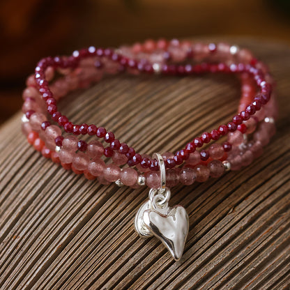 Armband aus Erdbeerquarz mit Herzanhänger