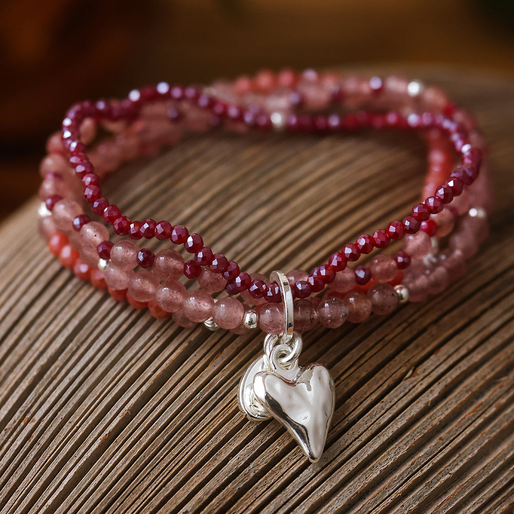 Armband aus echtem Erdbeerquarz mit Herzanhänger