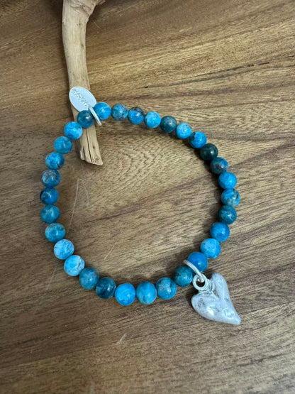 Armband aus Apatit mit Herzanhänger