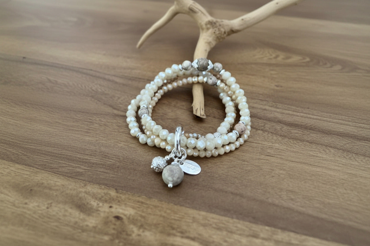 Armband aus Jaspis mit Anhänger