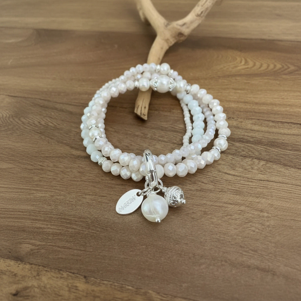 Armband aus Süsswasserperlen mit Anhänger