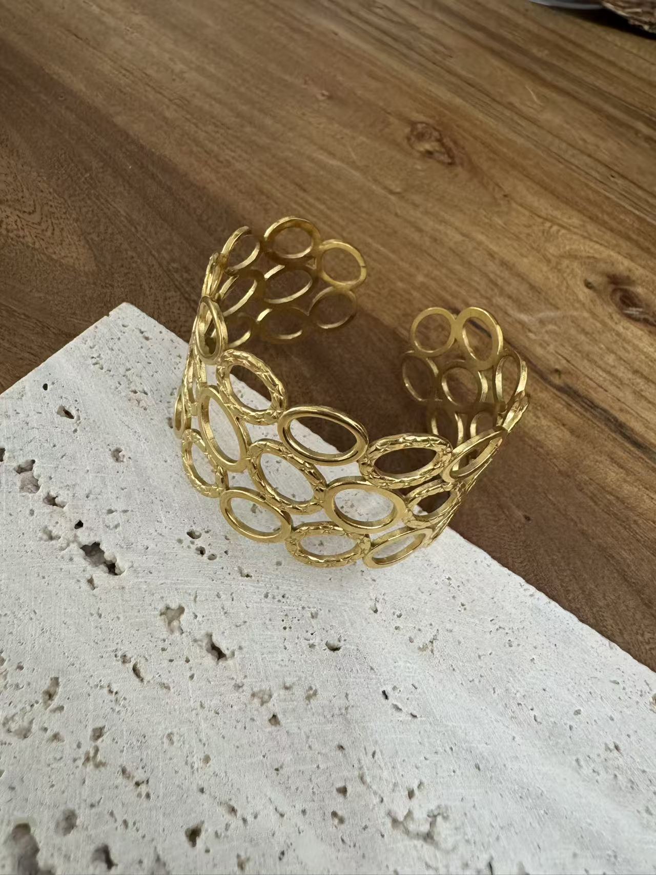 Armband aus Edelstahl