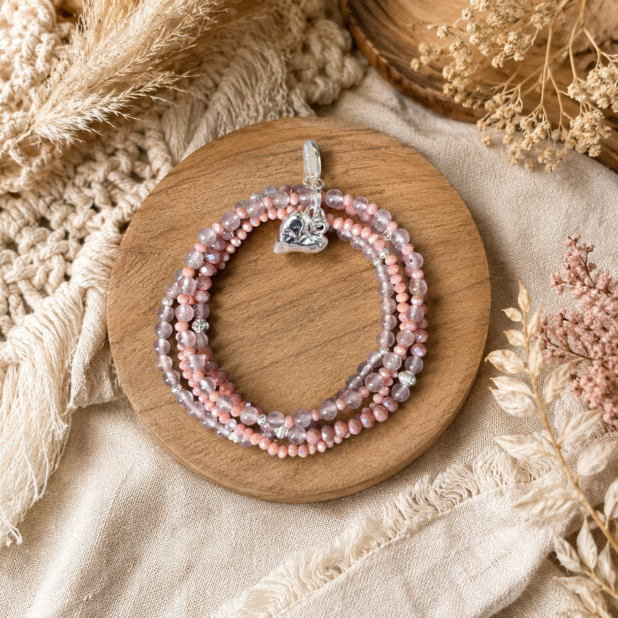 Armband aus echtem Erdbeerquarz mit Herzanhänger