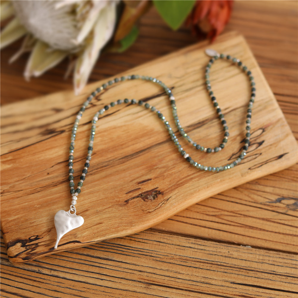 Halskette mit echter afrikanischer grüner Jade und Herzanhänger Andreani – Handgemachter Schmuck