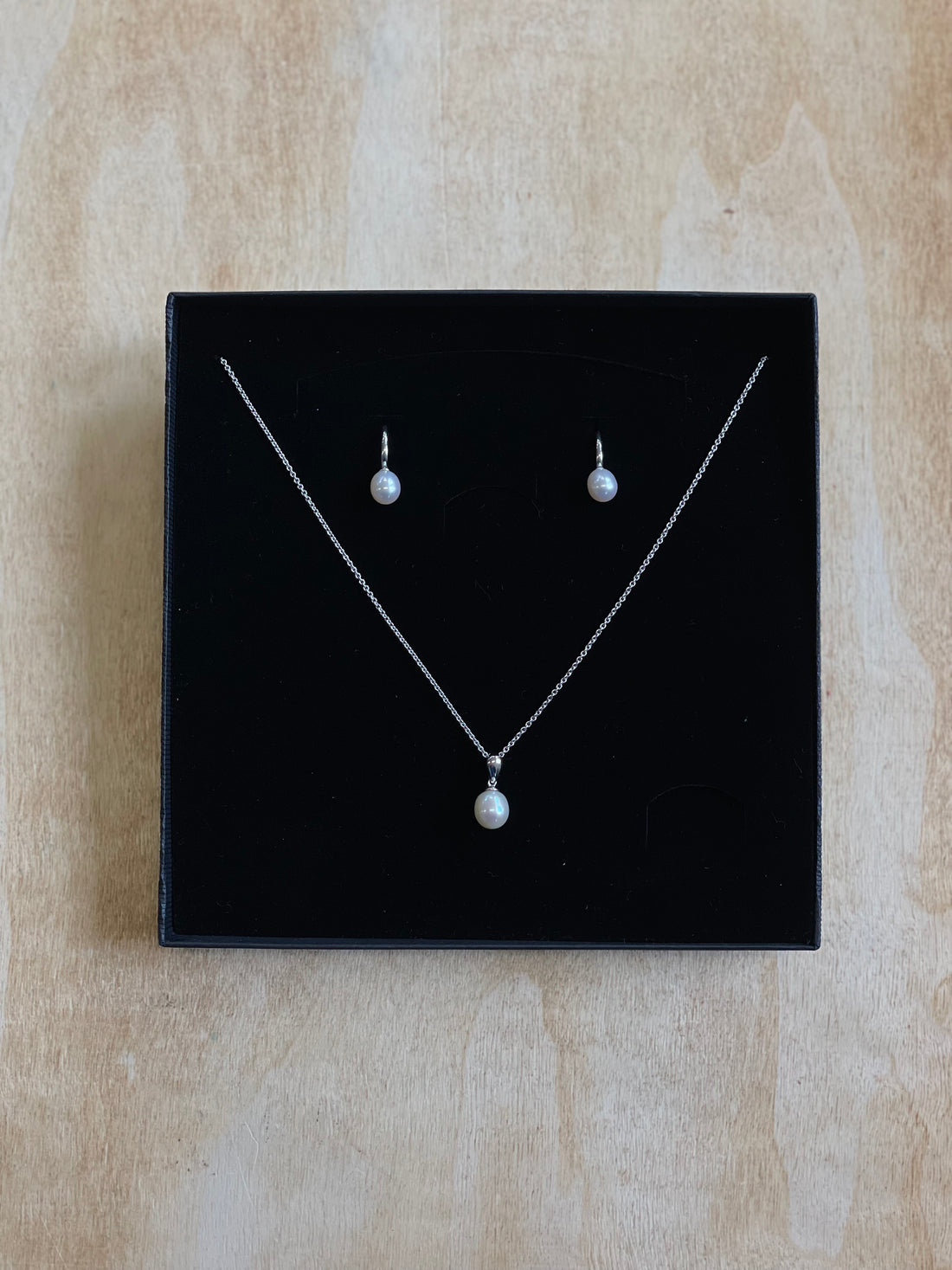 Silber 925 Geschenkset aus Halskette und Ohrhänger mit echten Süsswasserperlen