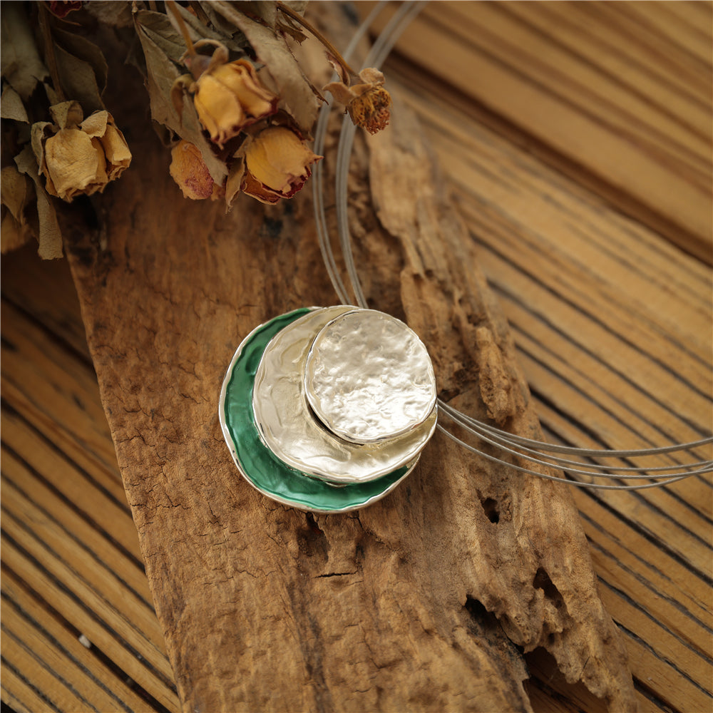 Halskette aus rhodiniertes Metall mit Anhänger (Grün)