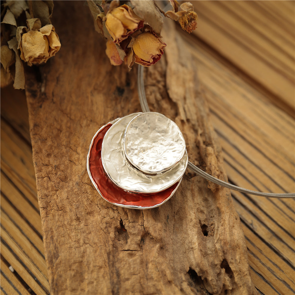 Halskette aus rhodiniertes Metall mit Anhänger (Rot)