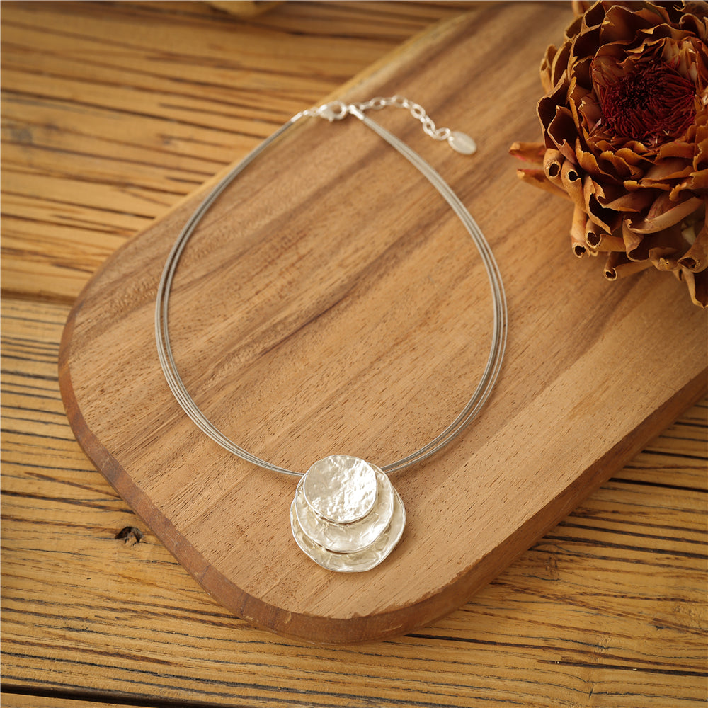 Halskette aus rhodiniertes Metall mit Anhänger (Weiss)