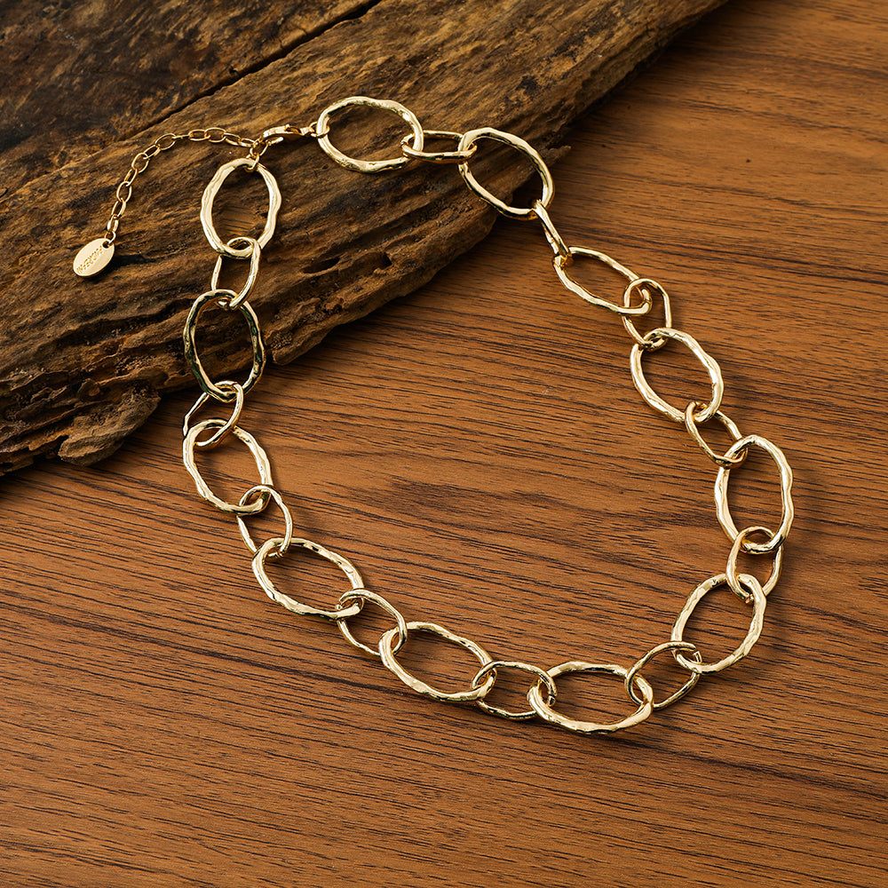 Goldfarbenes Gliederarmband aus rhodiniertem Metall