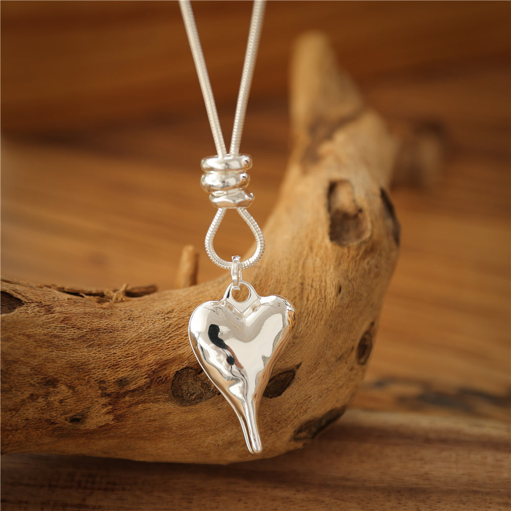 Halskette mit hochwertigem Metall mit Anhänger