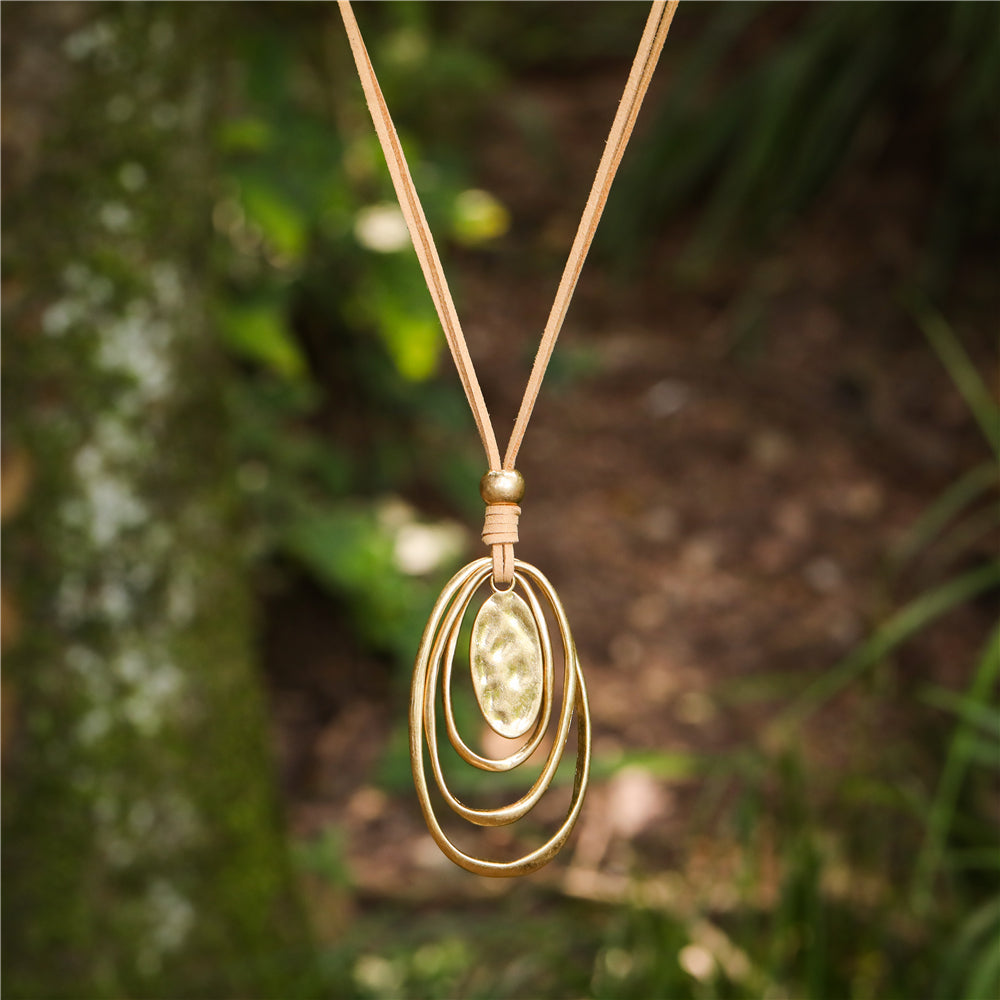 Valo Halskette aus Velur mit rhodiniertem Metall in Beige/Gold