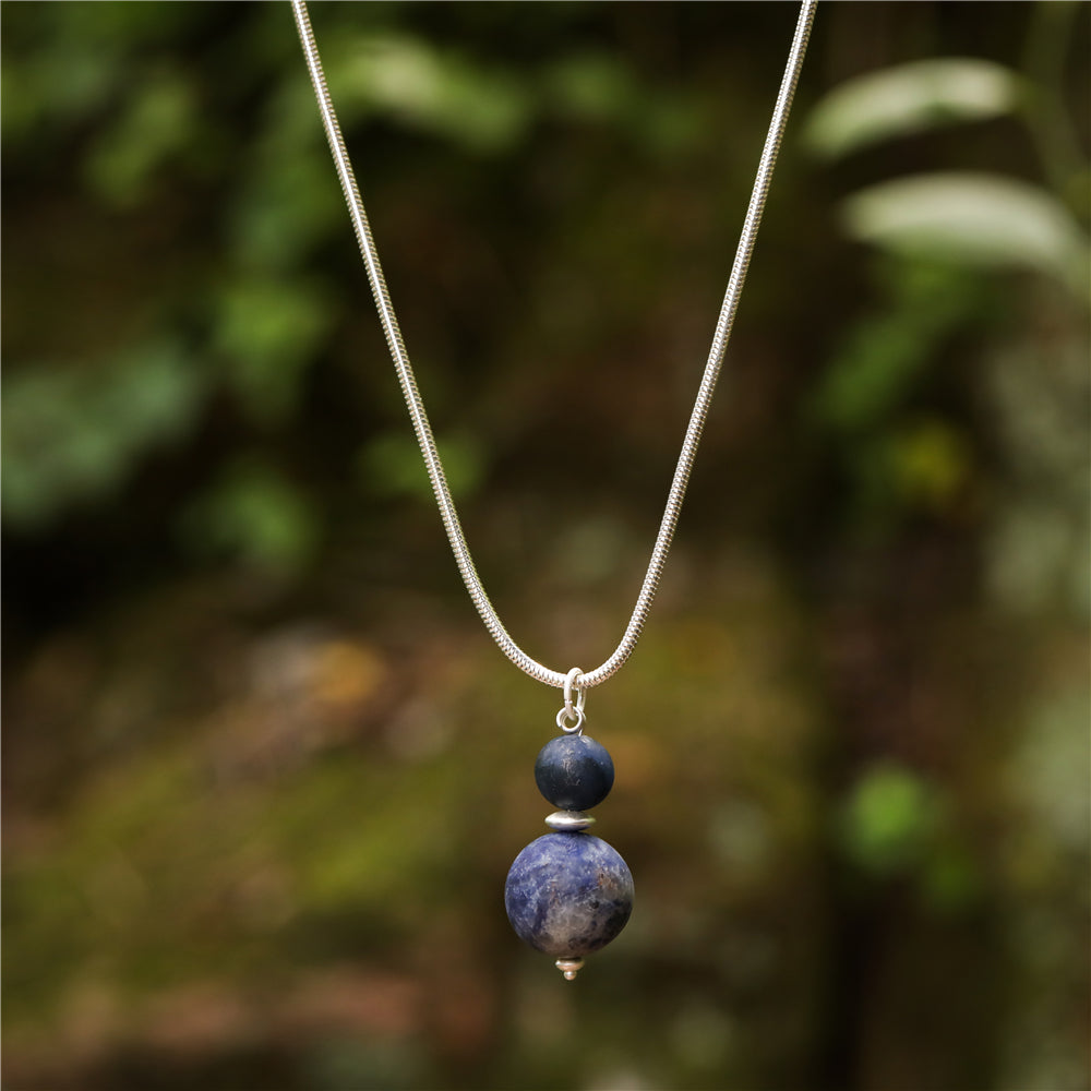 Elegante Halskette mit Anhänger aus echtem Sodalith