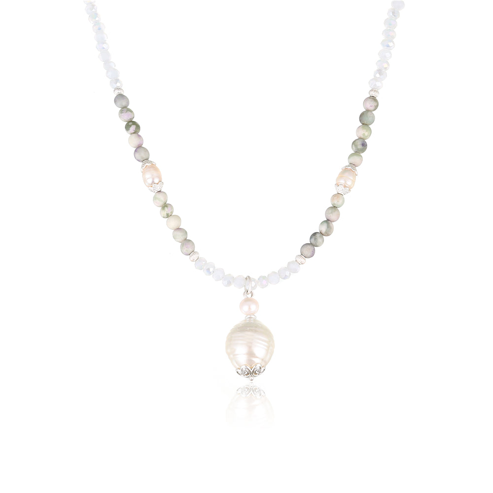 Halskette aus Shellbead und Jade